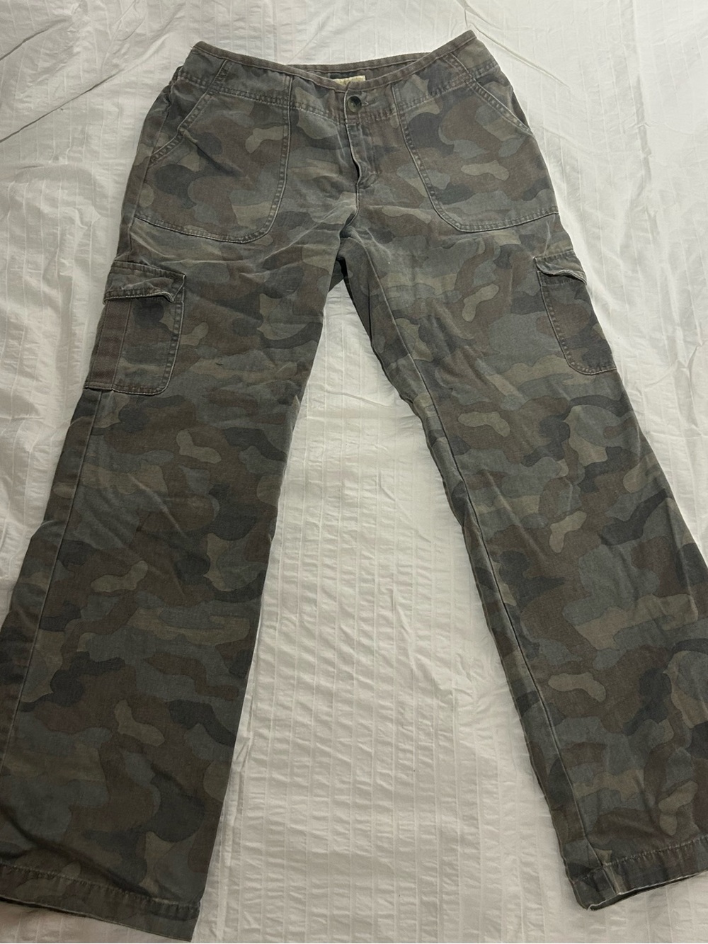 Cabelas camo cargo pants size 10